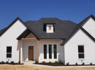 1044 Lilly Ln, Weatherford, TX 76088