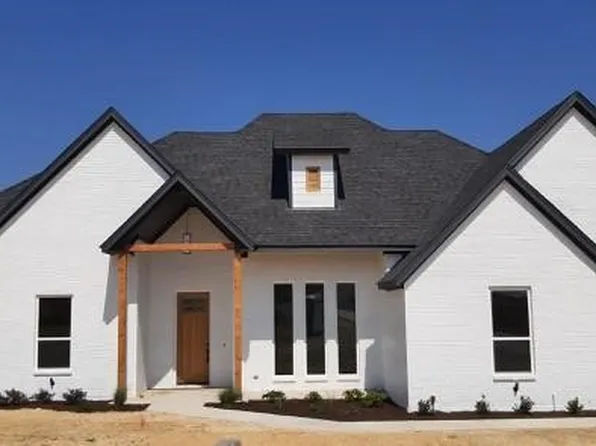 1044 Lilly Ln, Weatherford, TX 76088