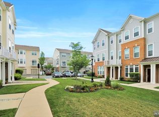 9 Veterans Dr, Wood Ridge, NJ 07075