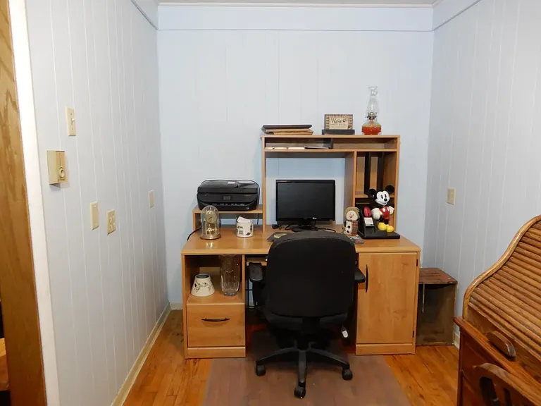 1115 Superior Ave — Photo 2