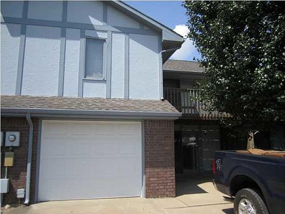 5th image of 1041 Fairway Dr APT 3