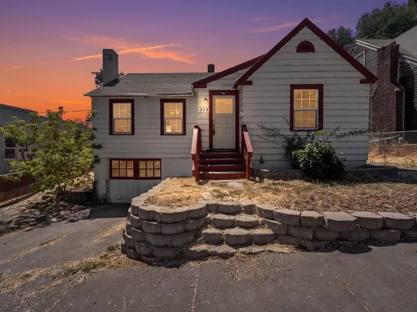718 Roseway Dr, Klamath Falls, OR 97601