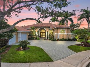 2715 Edgewater Ct, Weston, FL 33332