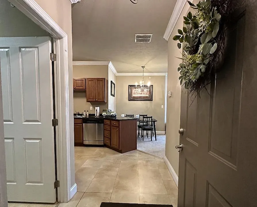 2537 Suncrest Vlg