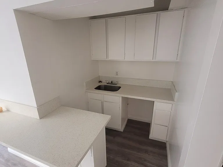 4754 Oakwood Ave #4 — Photo 3
