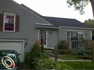 1556 E Gas Light Ln, Rochester, MI 48306