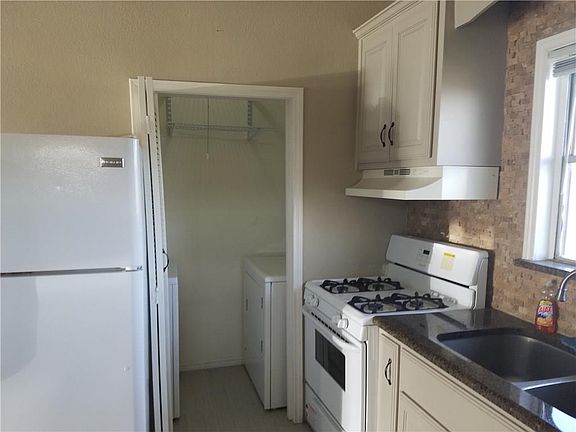 4th image of 1210 W Wall St