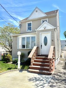 66 Kenmore Rd, Valley Stream, NY, 11581