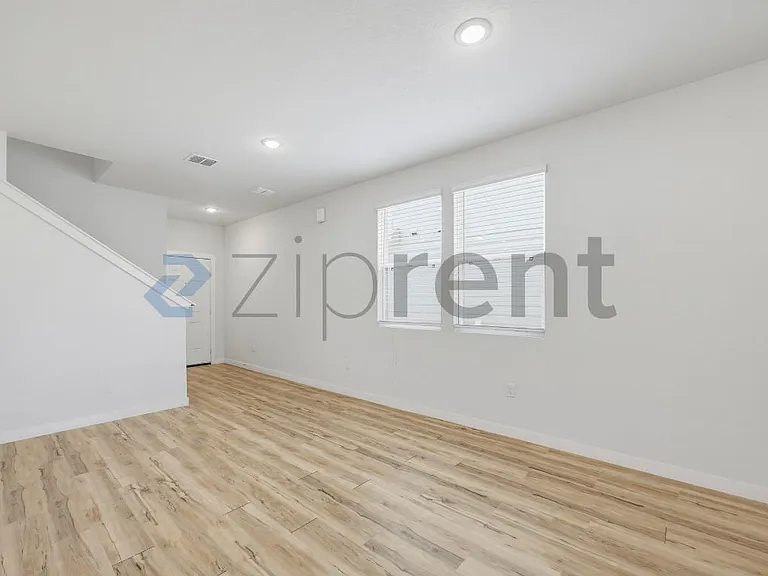 4750 Sahara Valleys — Photo 8