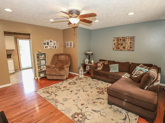 5th image of 11062 Oakbrook Dr