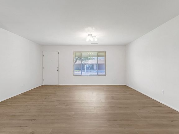 3rd image of 3434 E Poinsettia Dr