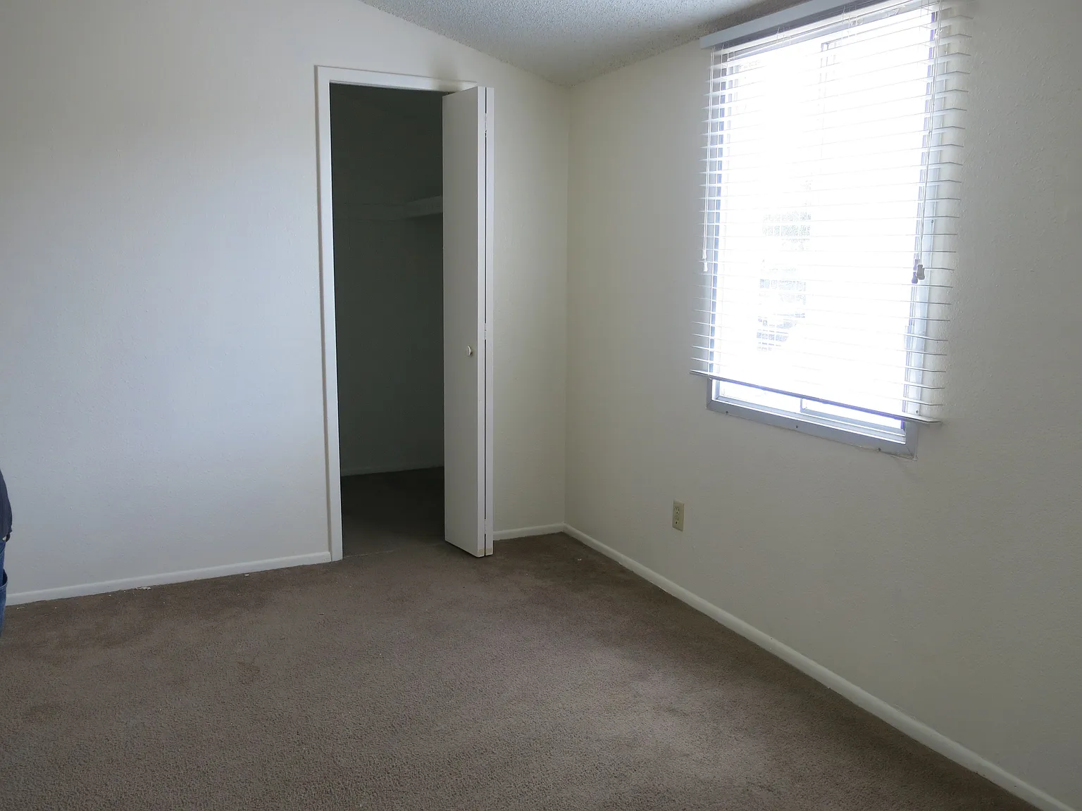 1 bed, 900 sqft, $1,200 — Photo 4