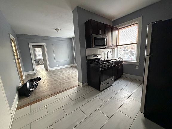 3rd image of 256 Lafayette Ave #18