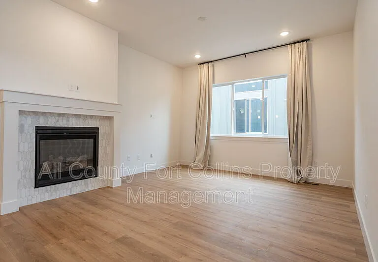 5967 Rendezvous Pkwy — Photo 12