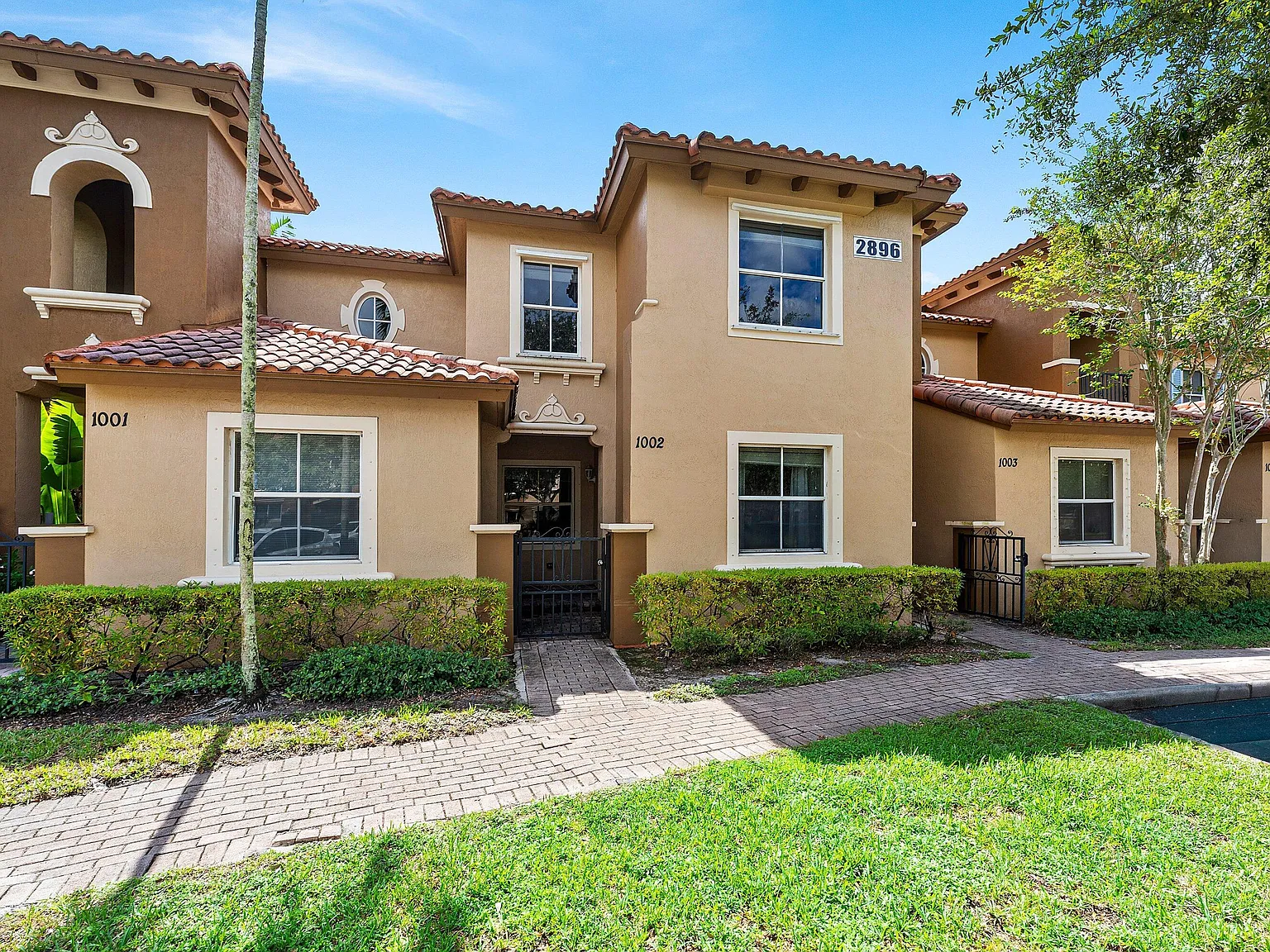 3 bed, 2.5 bath, 1471 sqft, $2,500 — Photo 1