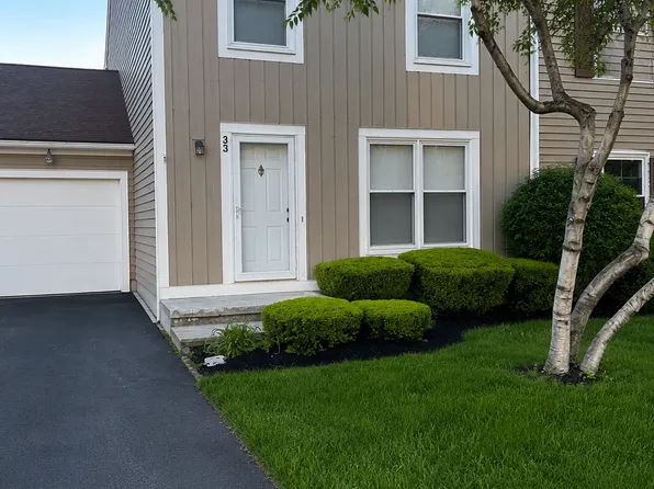 33 Cassandra Ct, Webster, NY 14580