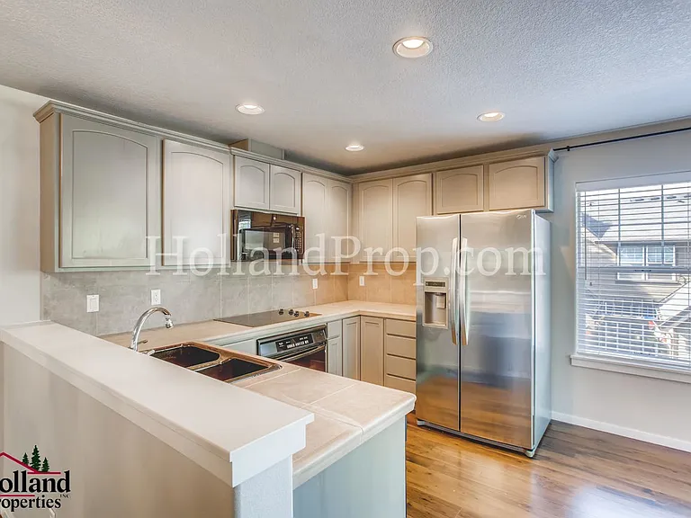 977 NE 73rd Ave — Photo 9