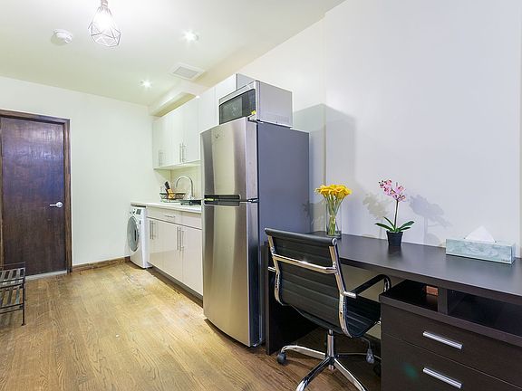 5th image of 111 E 39th St #2