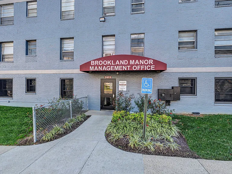 Brookland Manor — Photo 12
