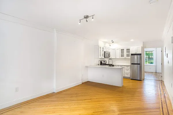 Rented by Century 21 Metropolitan | media 14