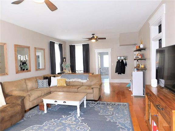5th image of 620 E Main St