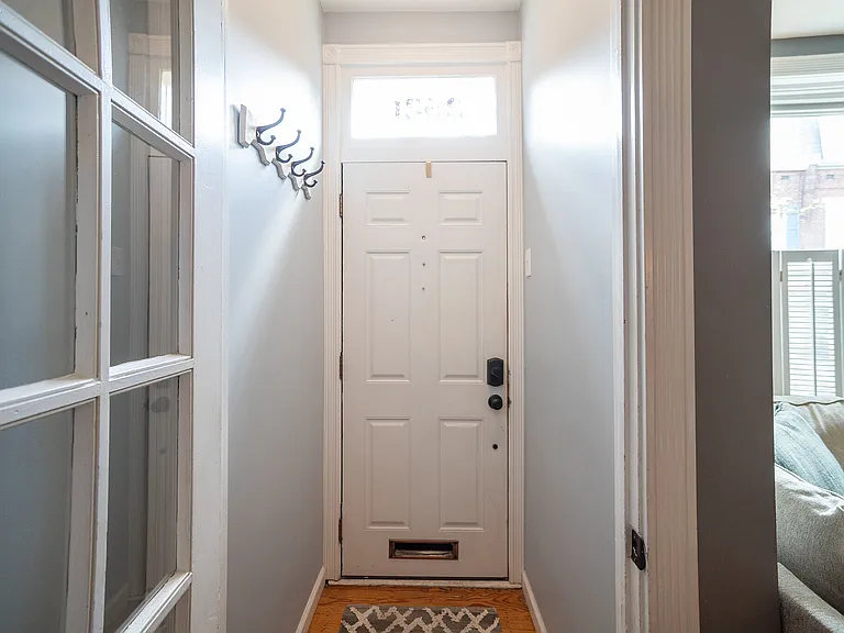 2521 Meredith St — Photo 4