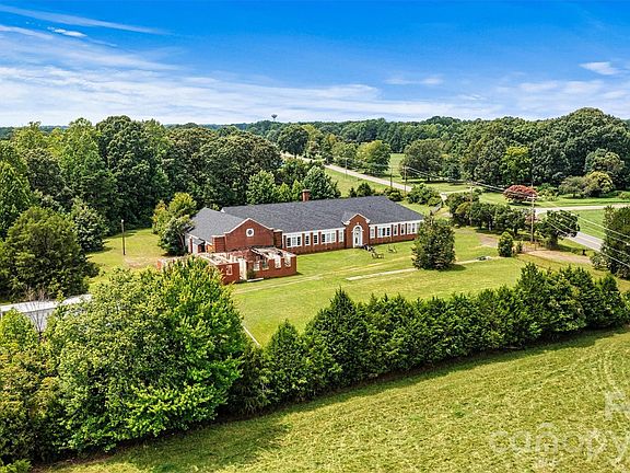 2nd image of 1318 Ostwalt Amity Rd