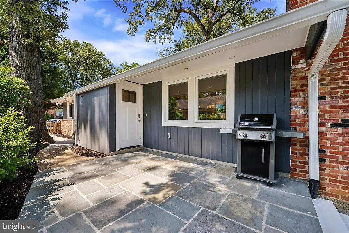3 bed, 2.0 bath, 1141 sqft, $2,500 — Photo 1