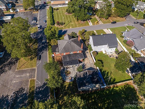 5th image of 204 N Laurel St