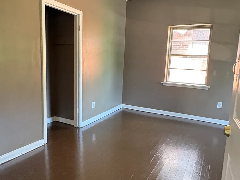 261 E Trigg Ave — Photo 8