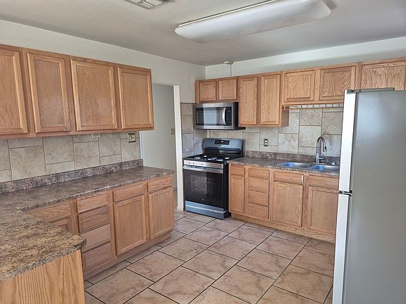 4th image of 1206 Bellamah Dr