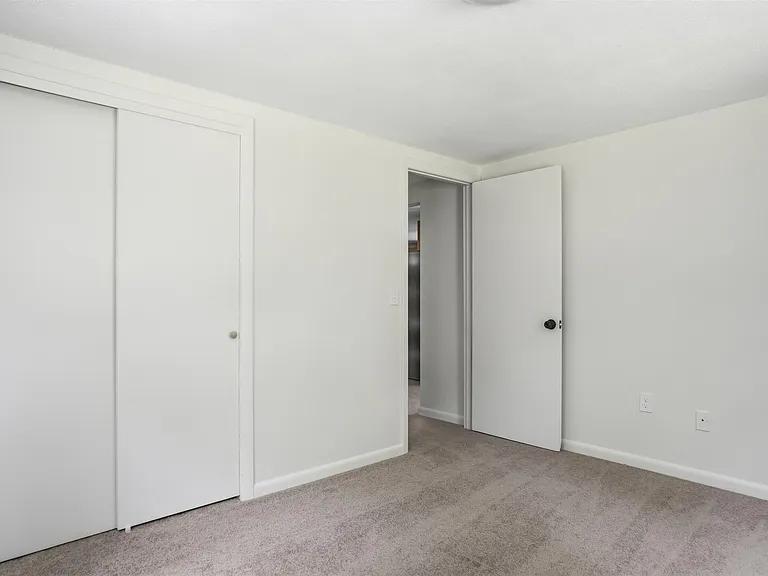 289 Derry Rd #B — Photo 12