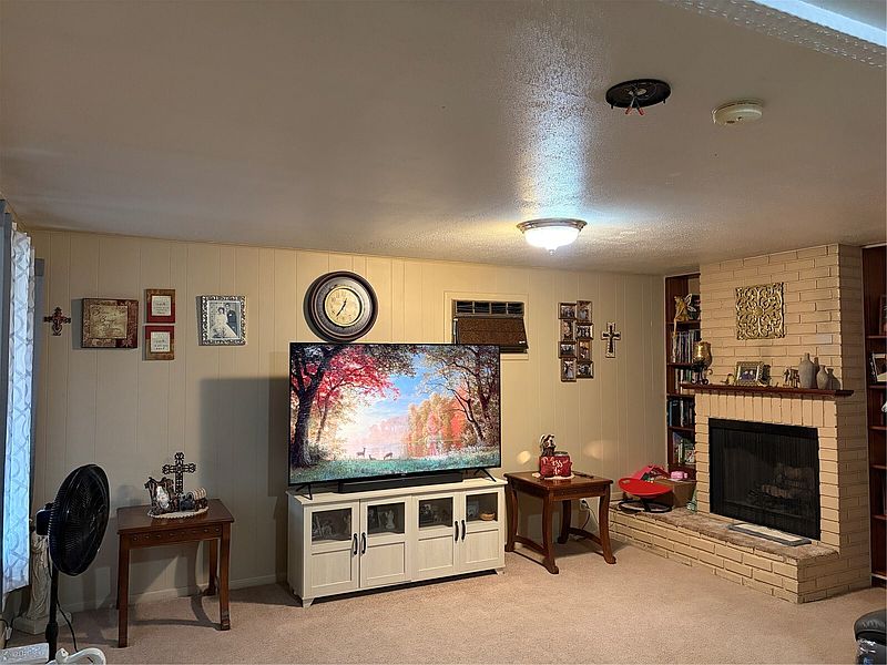 4th image of 324 N Dale Road