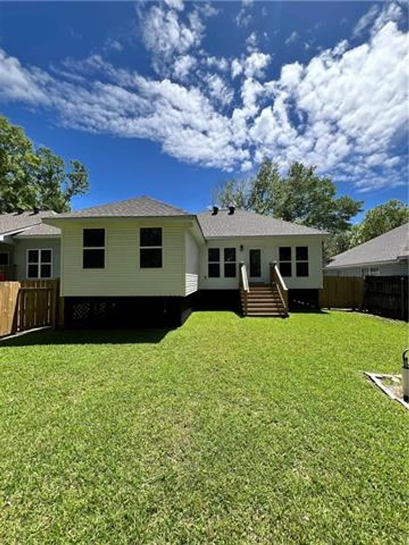 Building Photo - 40773 Hayes Rd