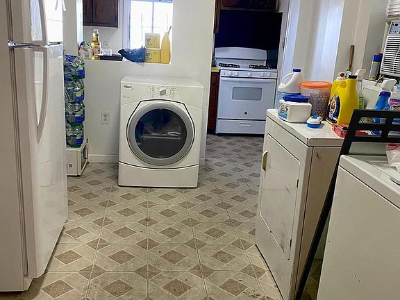 4th image of 155 W Wishart St