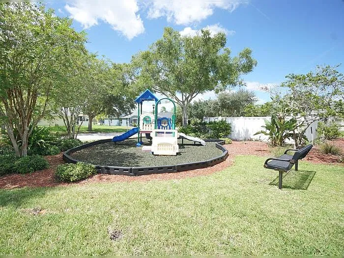 2 bed, 1.5 bath, 1252 sqft, $2,000 — Photo 4