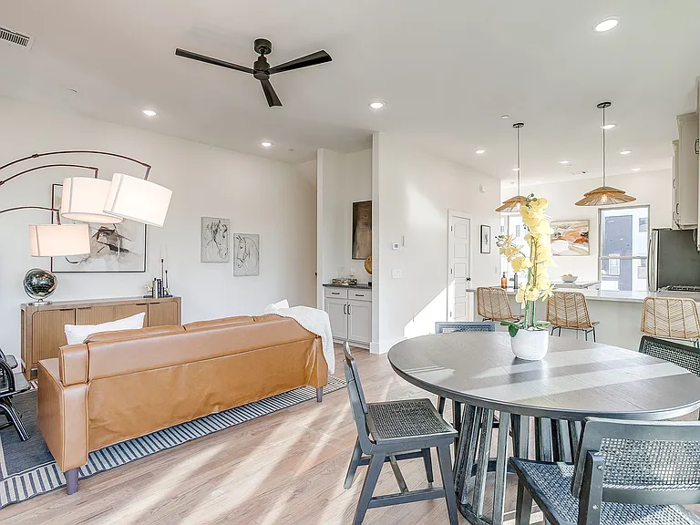 2824 Weisenberger St #102 — Photo 13