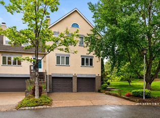 22 Exeter Ct, Princeton, NJ 08540