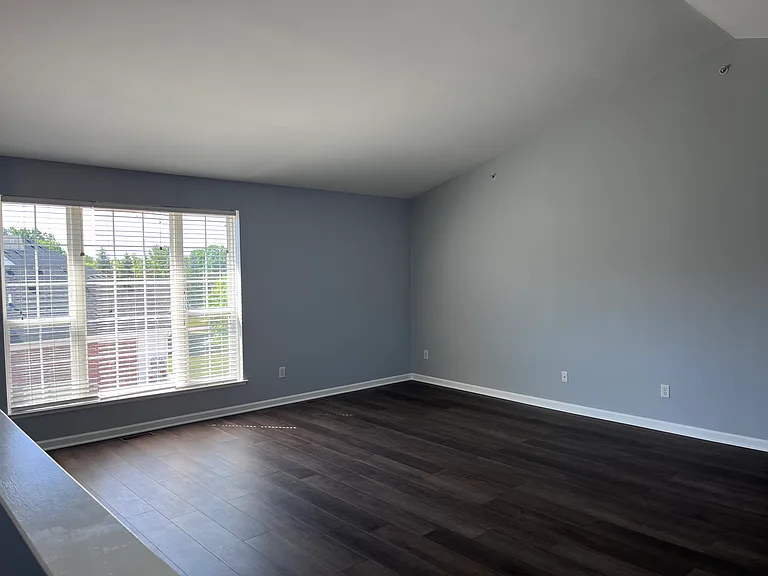 2604 Riversedge Dr — Photo 9