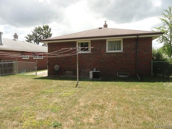 3rd image of 2952 Seneca Ave
