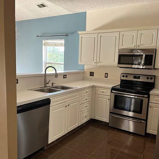 2 bed, 1080 sqft, $875 — Photo 4