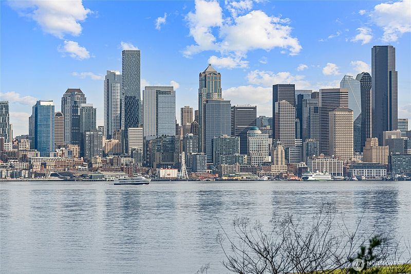3rd image of 1140 Alki Avenue SW #204