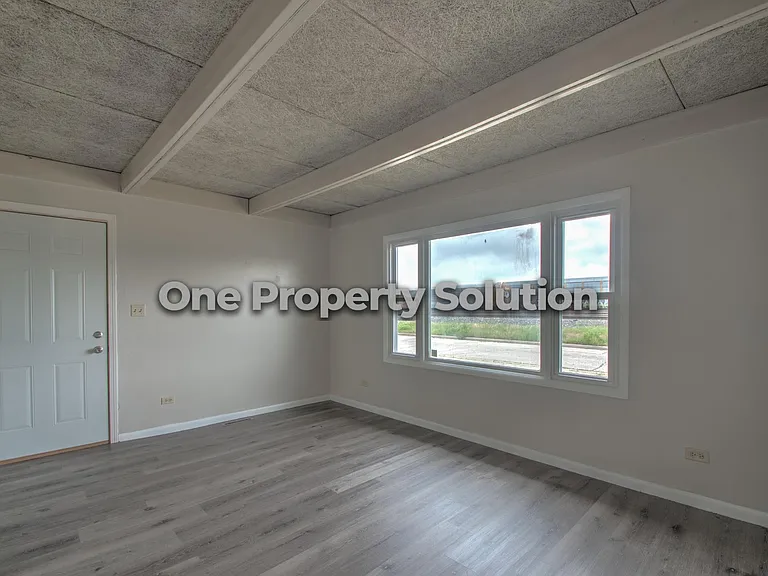 1327 Logan St — Photo 4