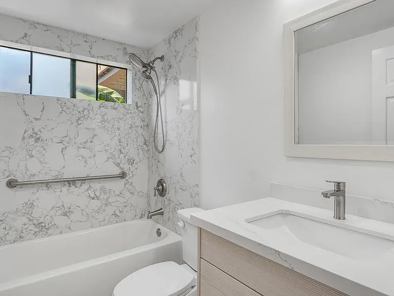 8880 Villa La Jolla Dr — Photo 15