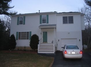 3 Cobblestone Ter, Coventry, RI 02816