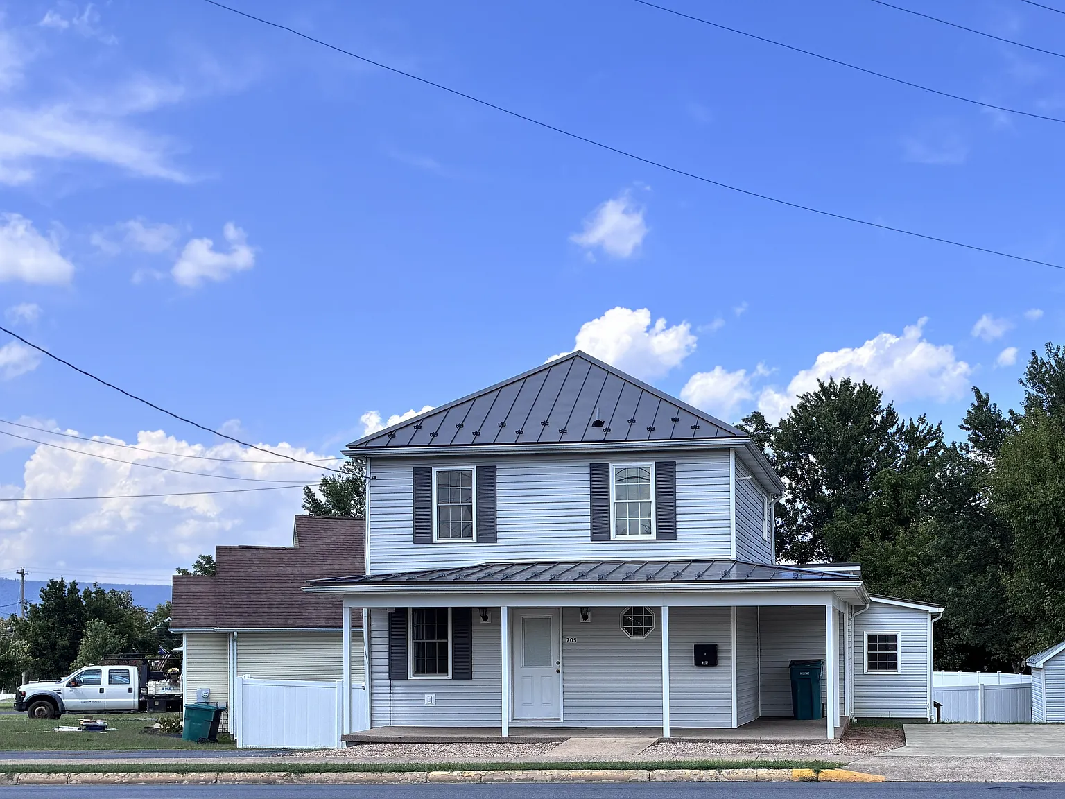 705 E Main St — Photo 1