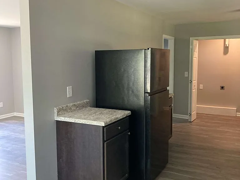 511 E Parkview Dr — Photo 4