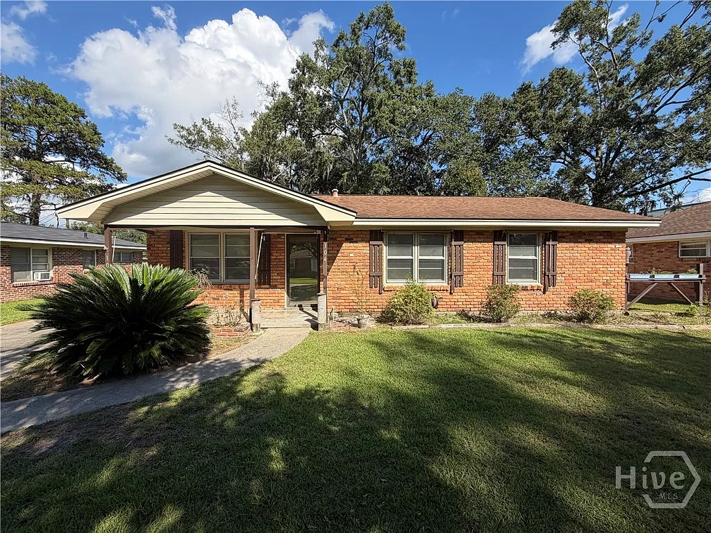 3 bed, 1.0 bath, 1416 sqft, $1,800 — Photo 1