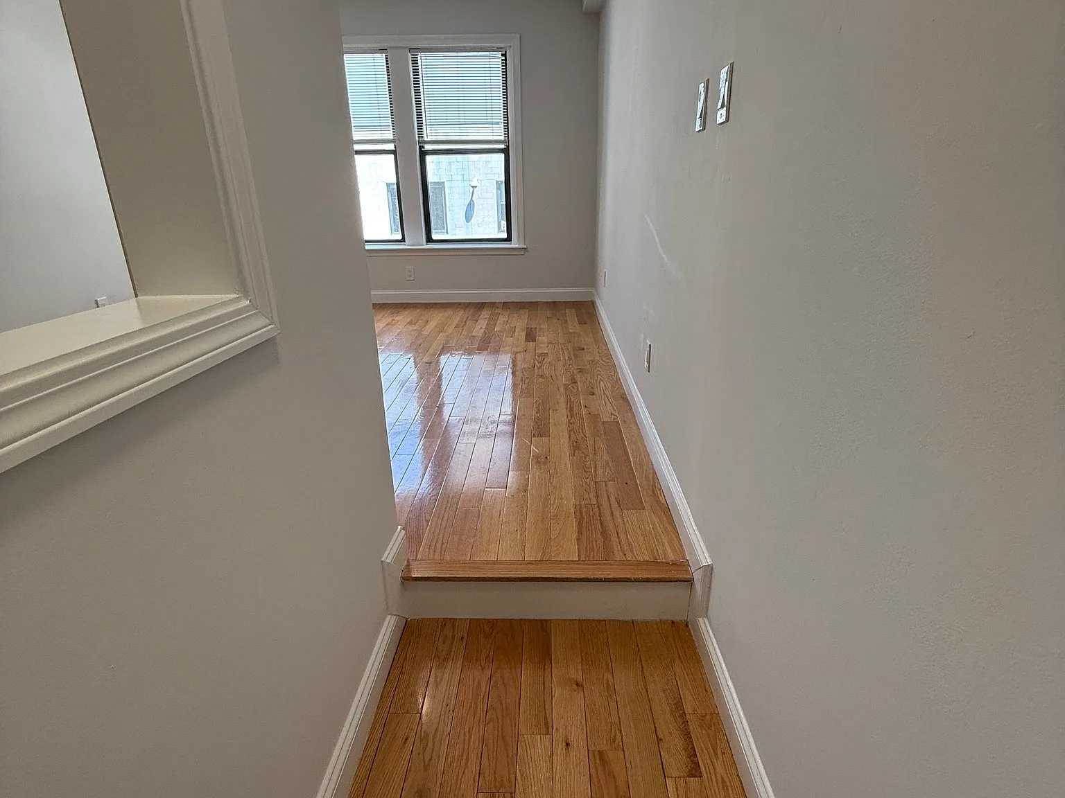 2 bed, 1.0 bath, 9999 sqft, $3,350 — Photo 3