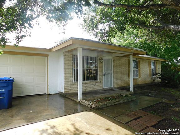 2nd image of 2006 Cassandra St